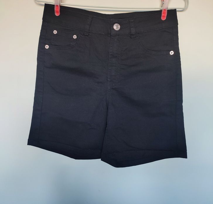Krótkie czarne spodenk z wysokim stanemi w rozmiarze S
