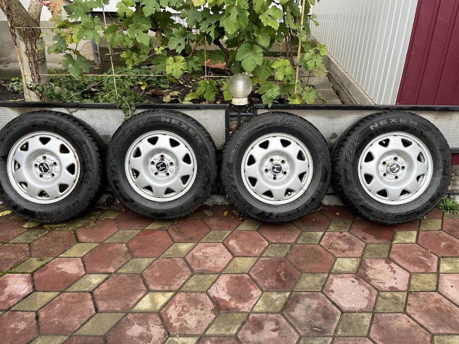 Продам комплект зимових шин з дисками