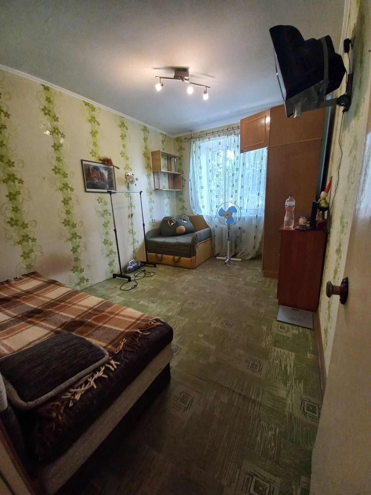 Здам довгостроково 2-кімнатну квартиру на Вітрука