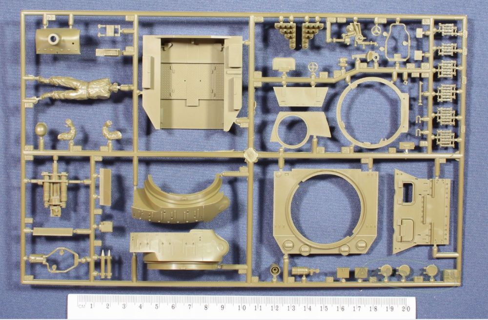 Model do sklejania czołg M8 Howitzer Motor Carriage 1:35 TAMIYA 35312