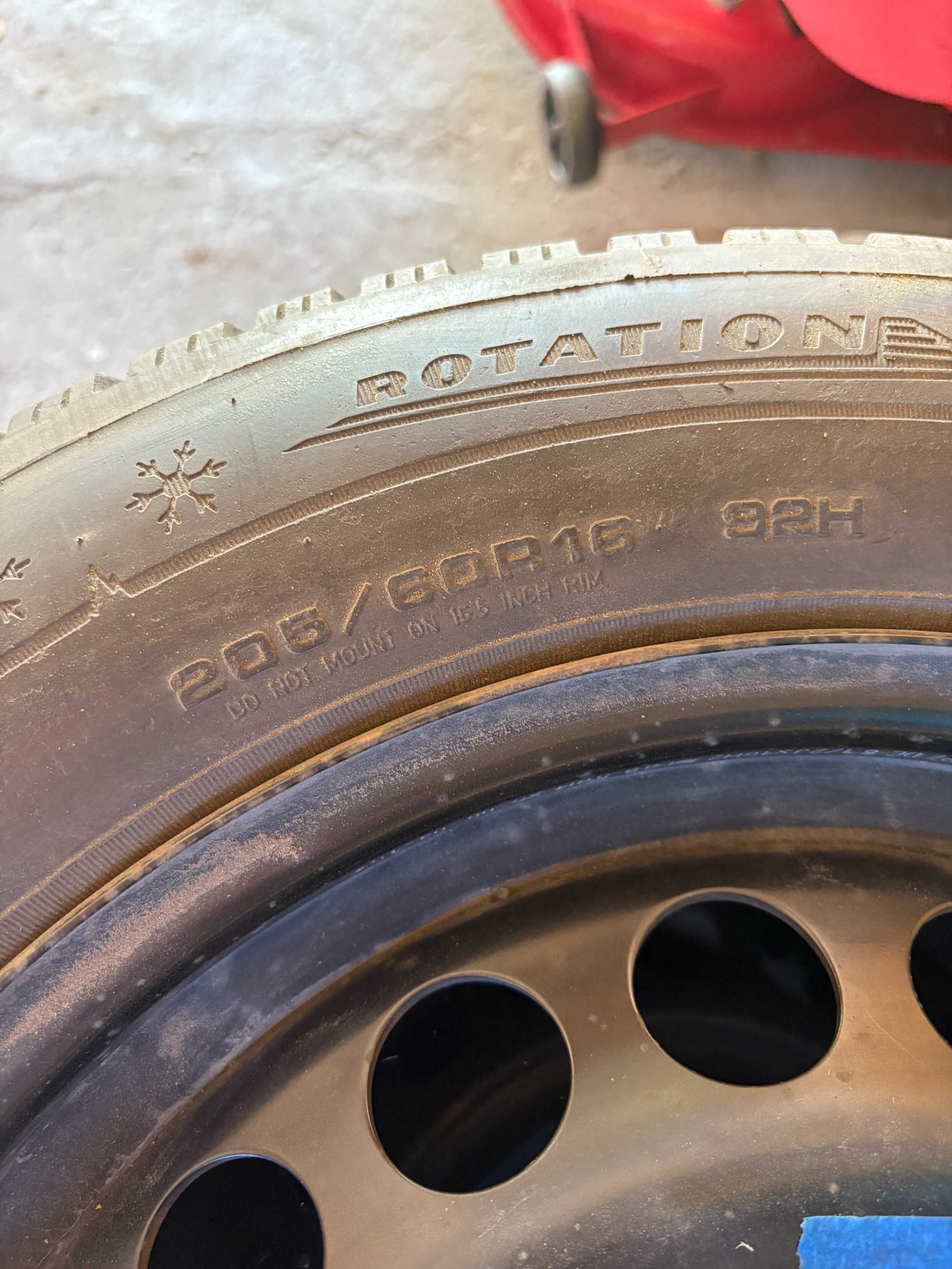 Koła stalowe 16 cali + opony zimowe Dunlop 205/60 R16