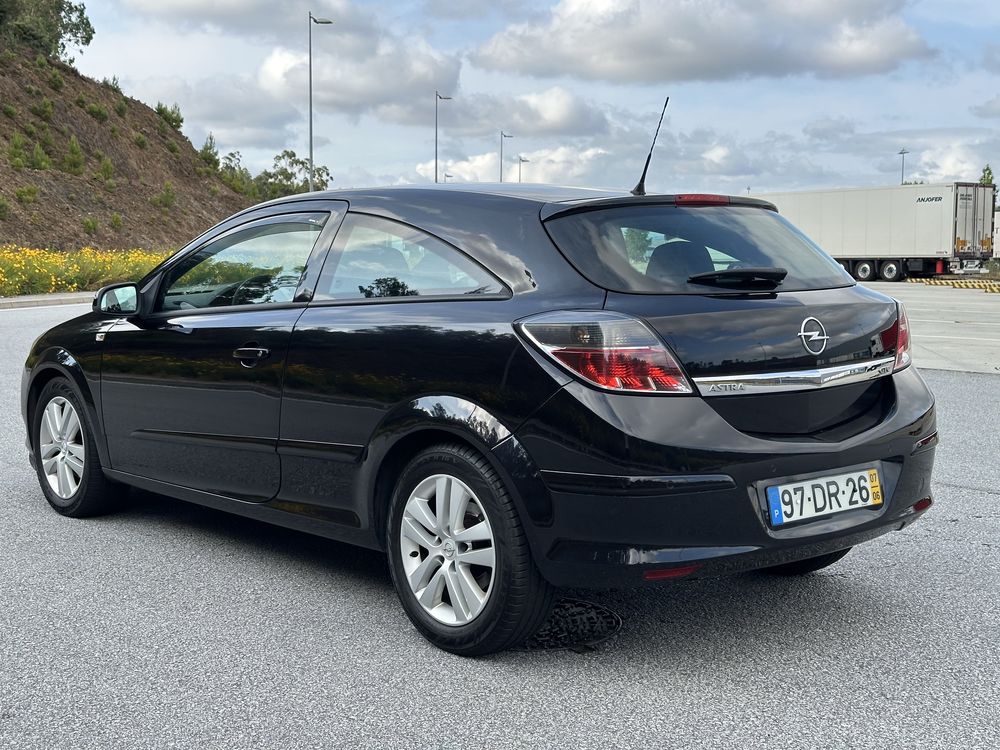 Opel Astra GTC 1.4 GPL Automático