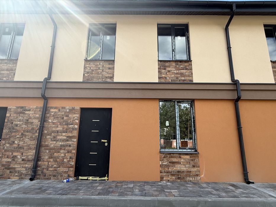 Продаж готовий таунхаус закритий комплекс поруч Авенір