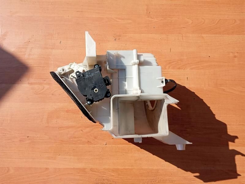 OBUDOWA WENTYLATORA NAWIEWU MAZDA RX 8 EUROPA