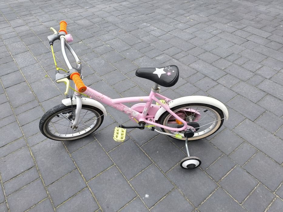 Rower 16 cali lekki firmy Btwin dla dziewczynki + kask i zestaw ochran