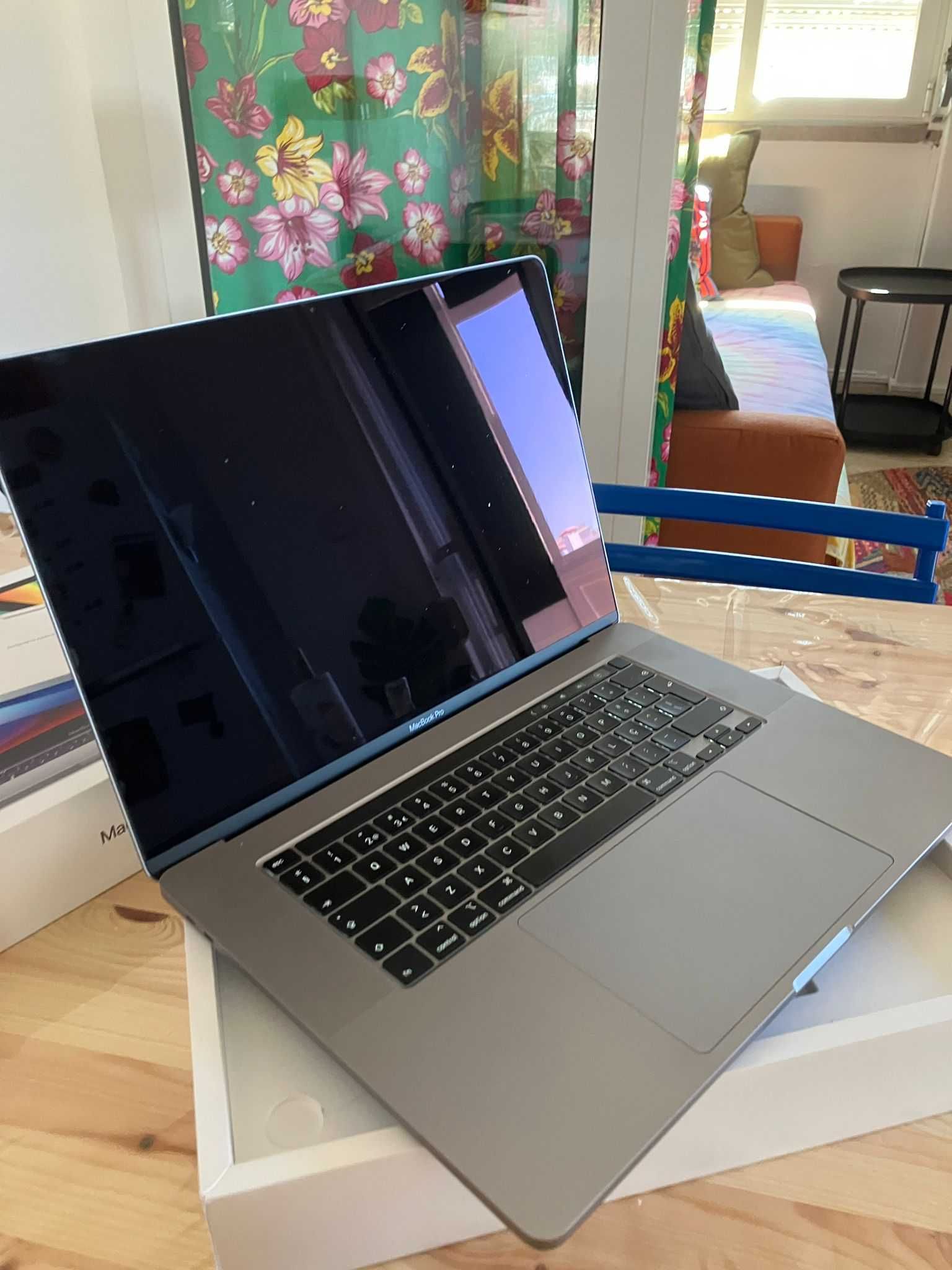 Macbook Pro 15.9" 2019 32gb RAM / 1TB SSD / Intel Core i9 8-Core