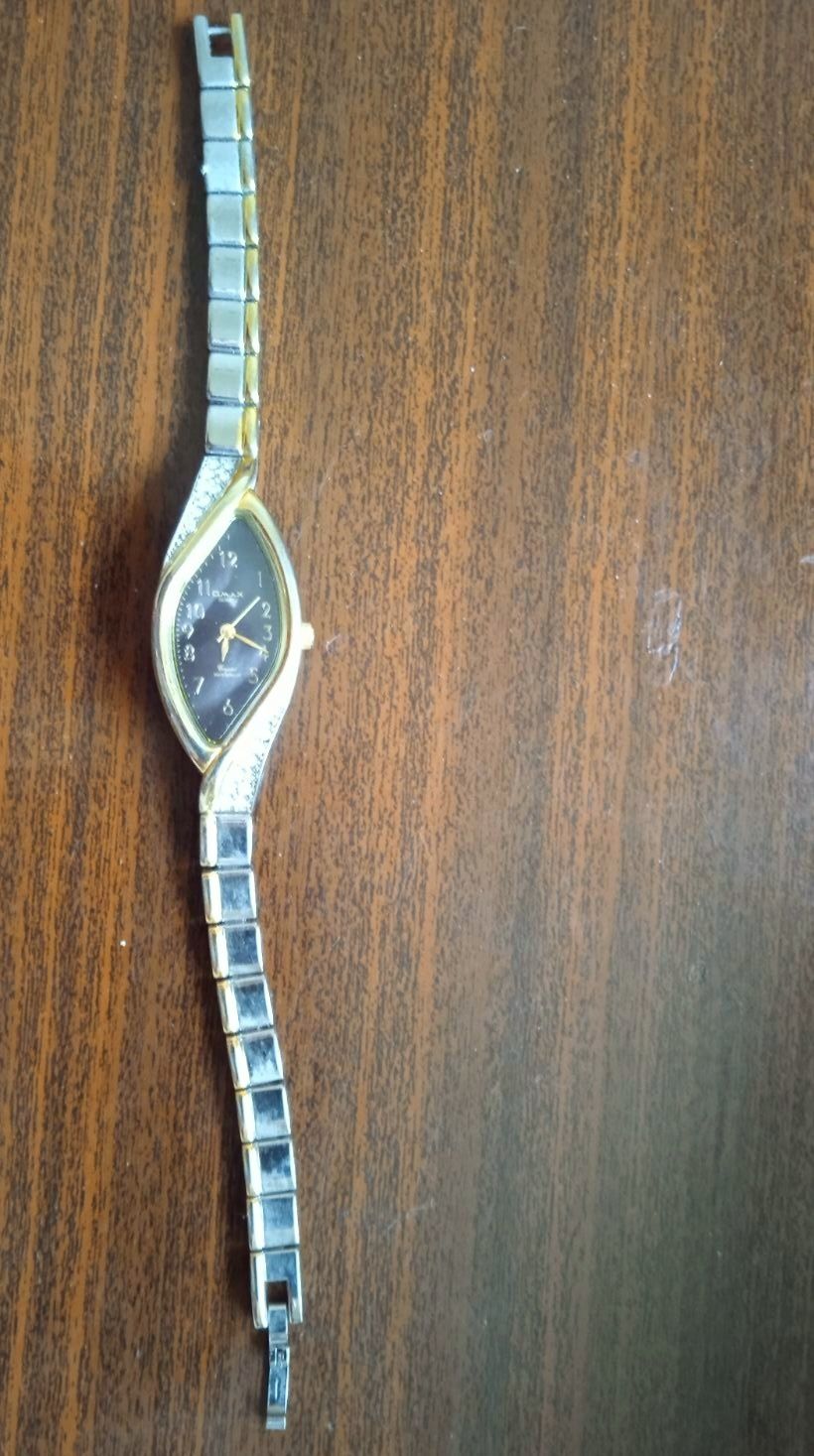 Елегантний годинник Omax срібного кольору із золотим