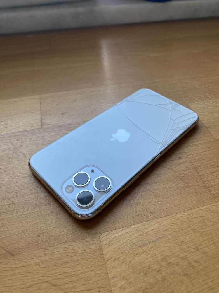 iPhone 11 Pro srebrny zbita tylnia szybka