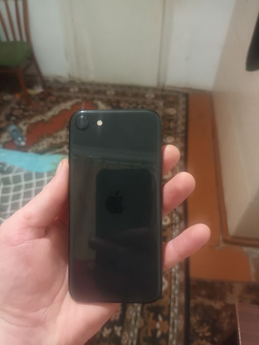 Продам IPhone SE