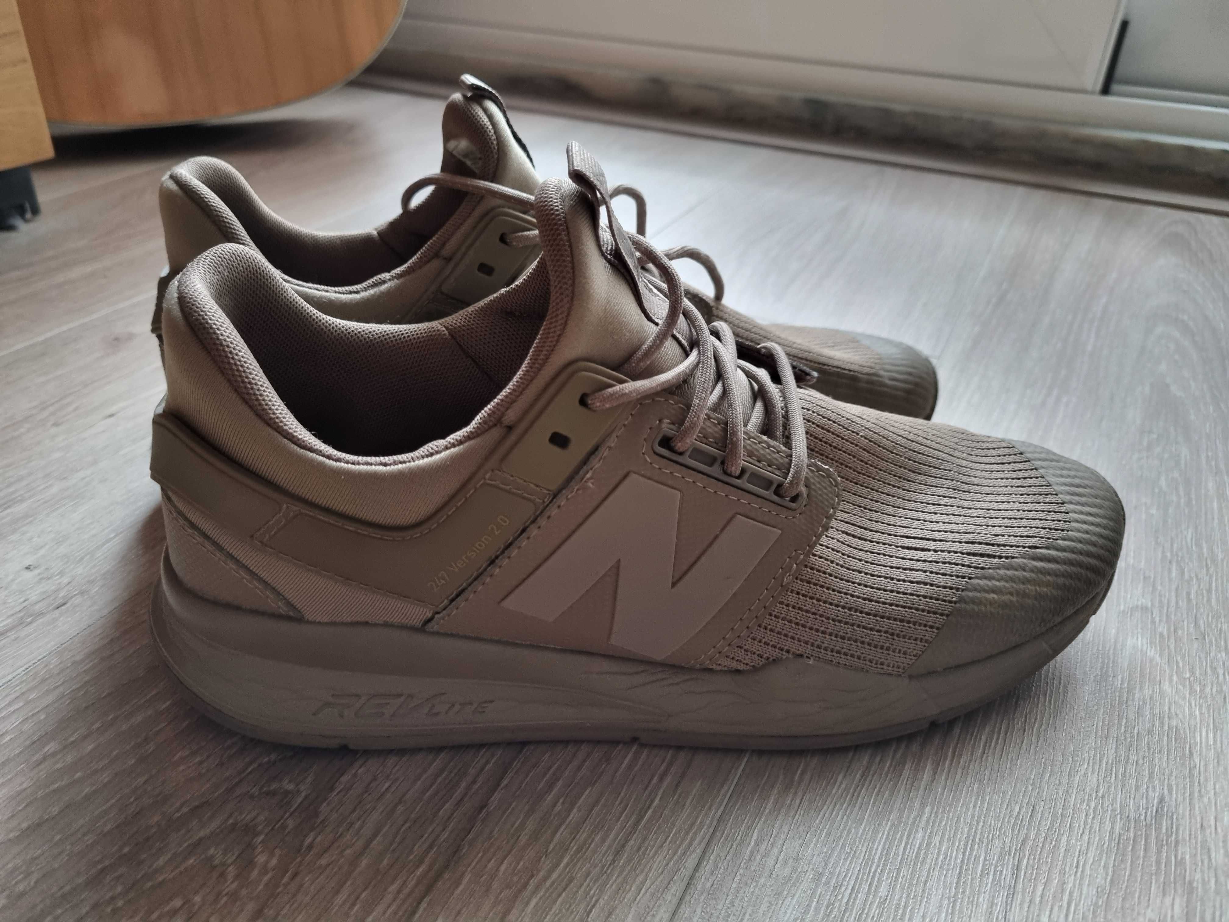 New Balance 247 (Tamanho 42)