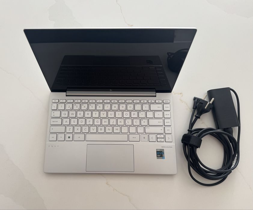 Portátil HP Envy (13.3” - Intel Core i5 - RAM: 8 GB - 477 GB SSD