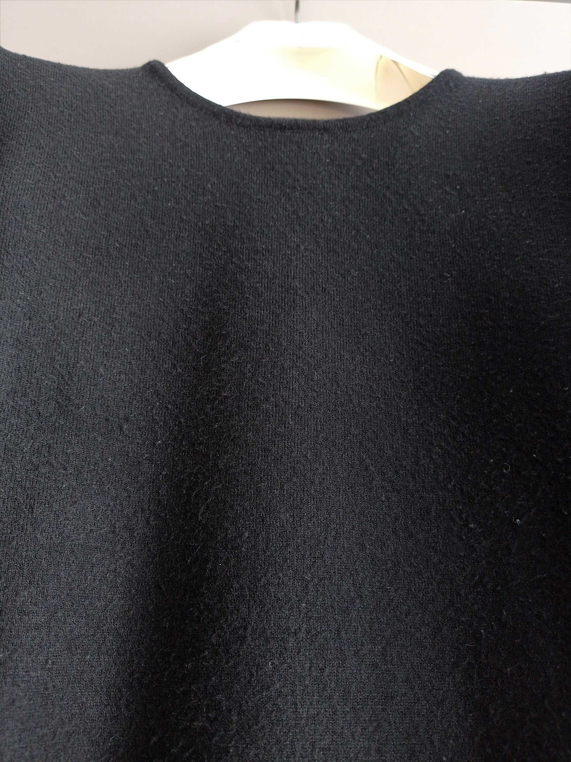 Czarny dopasowany sweter Mohito XS