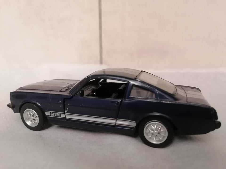 Metalowy model samochodu ford mustang