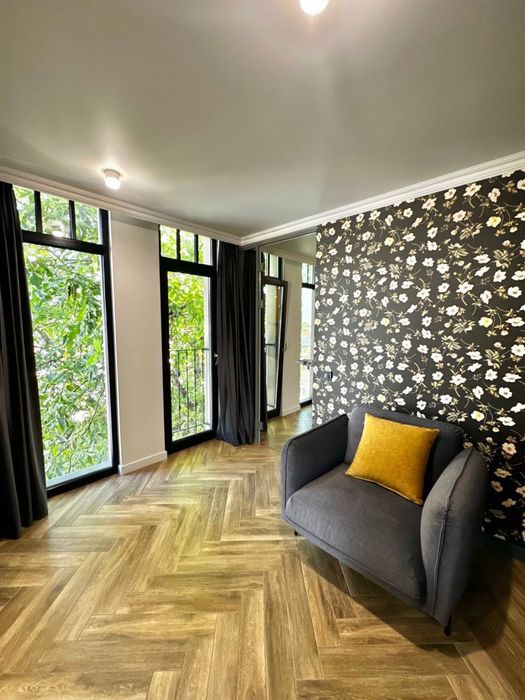 Оренда автономного VIP пентхауса в центрі міста з терасою