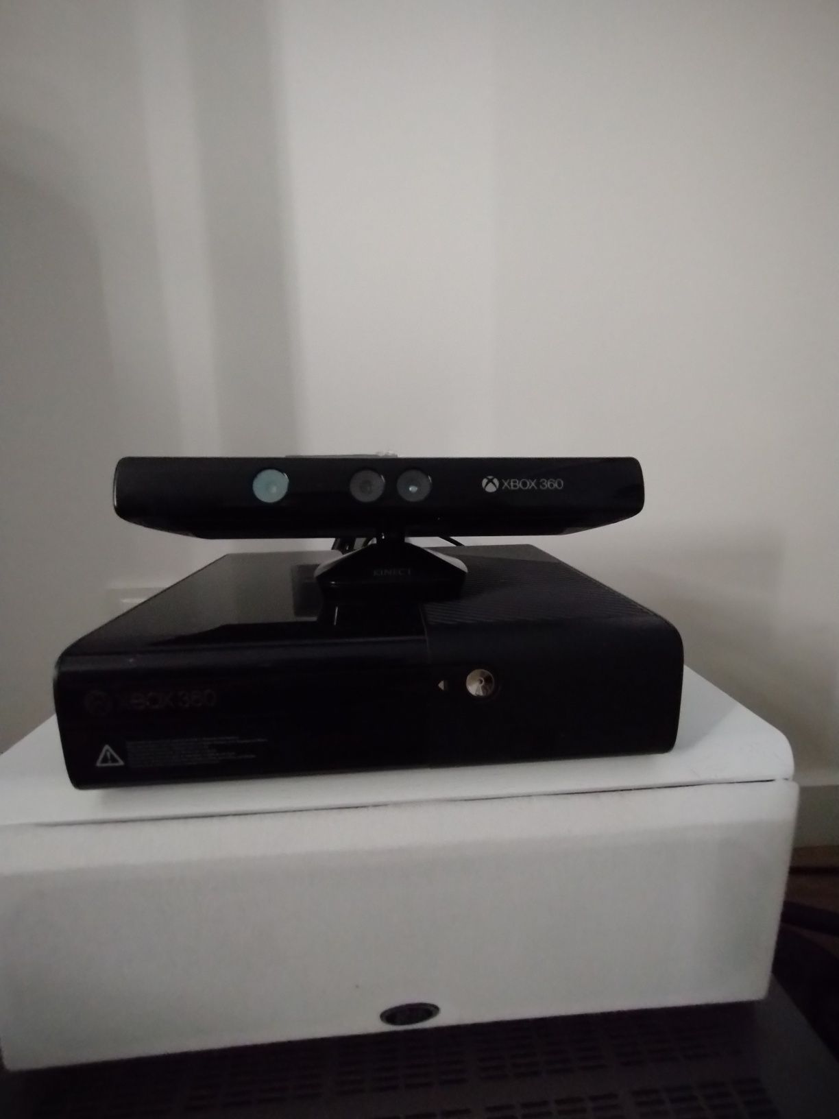 XBOX 360 + Kinect + 2 pady i 11 gier