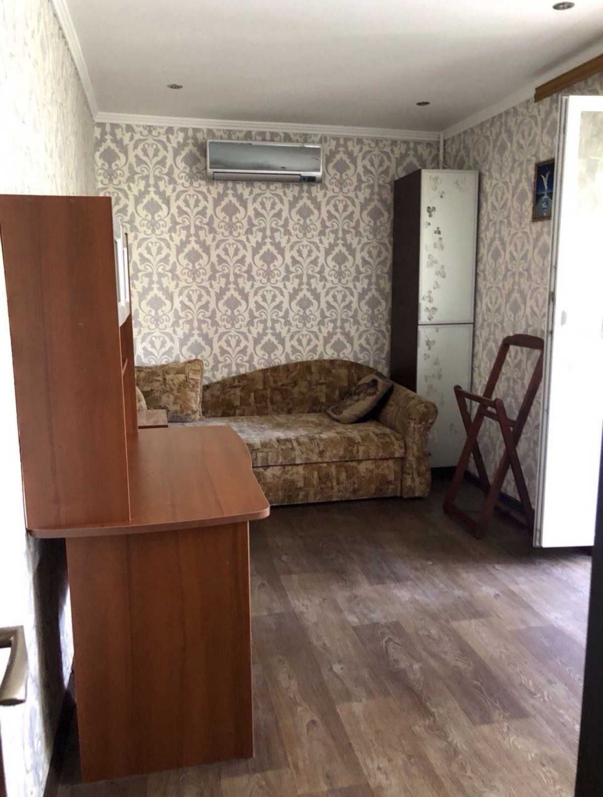 Продам двухкомнатную квартиру, центр Черноморска