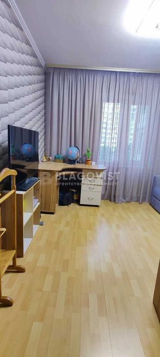 Продаємо затишну 3кім.квартиру в Деснянському р-ні Марини Цвєтаєвої 12