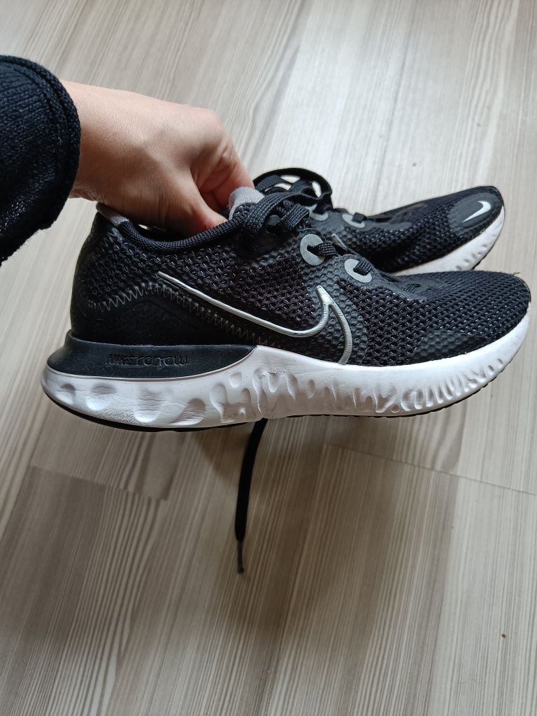 Sportowe buty Nike dla chłopca 36