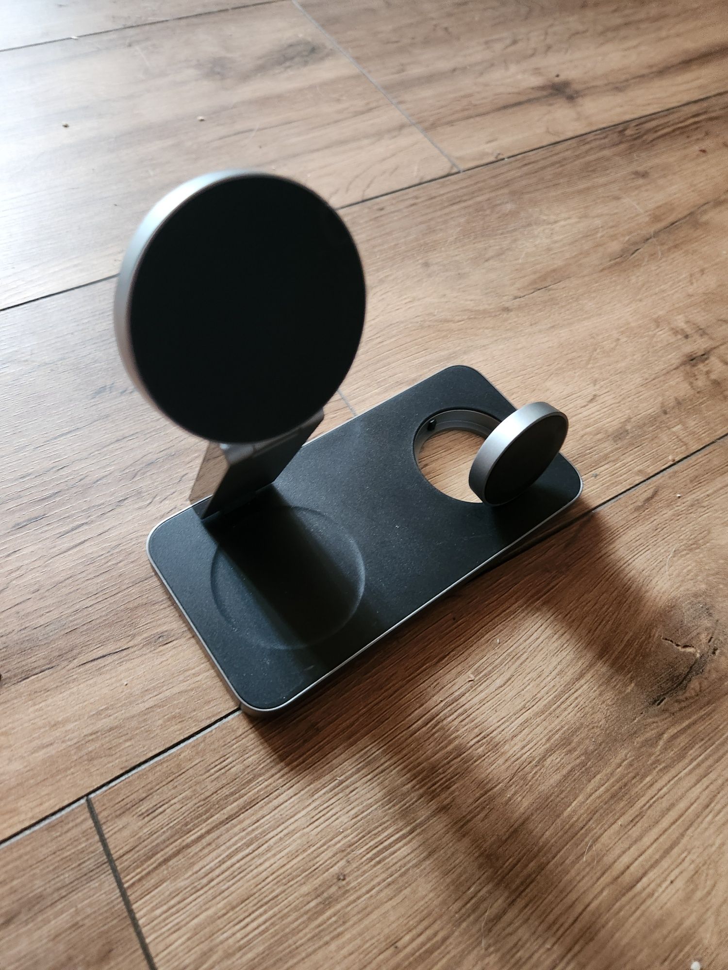 QTLier Stacja Ładowania 3w1 iPhone Apple Watch AirPods Bezprzewodowa