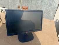 Monitor zakurzony do sprawdzenia