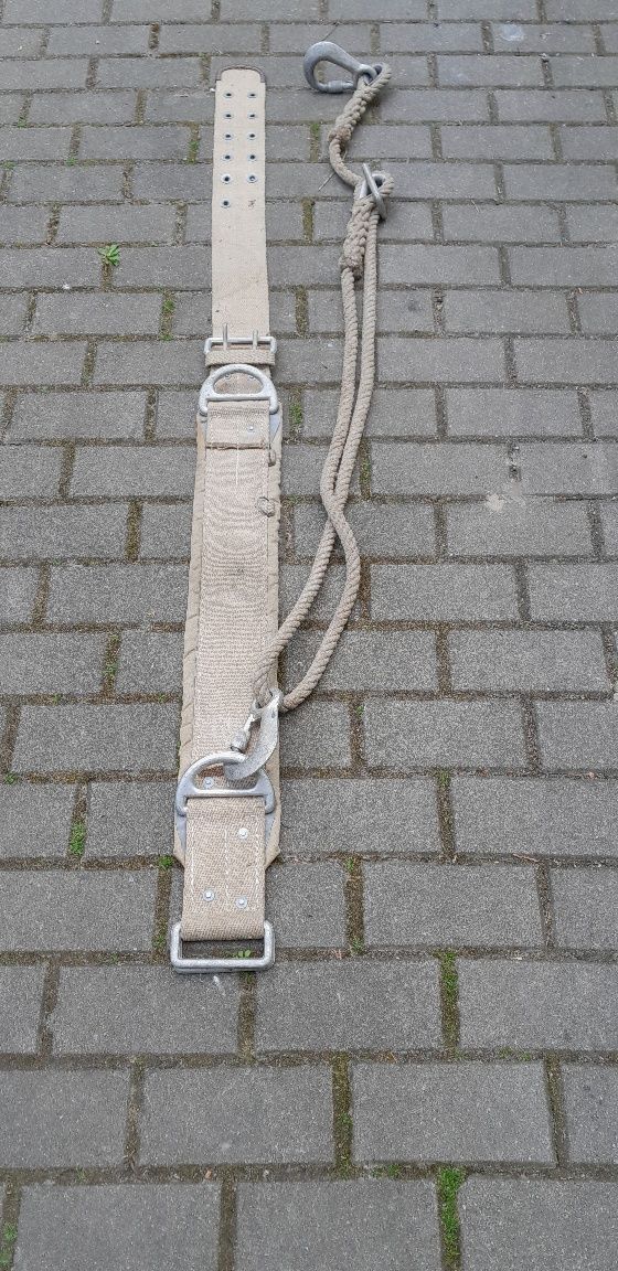 Pas z linką I karabińczykiem
