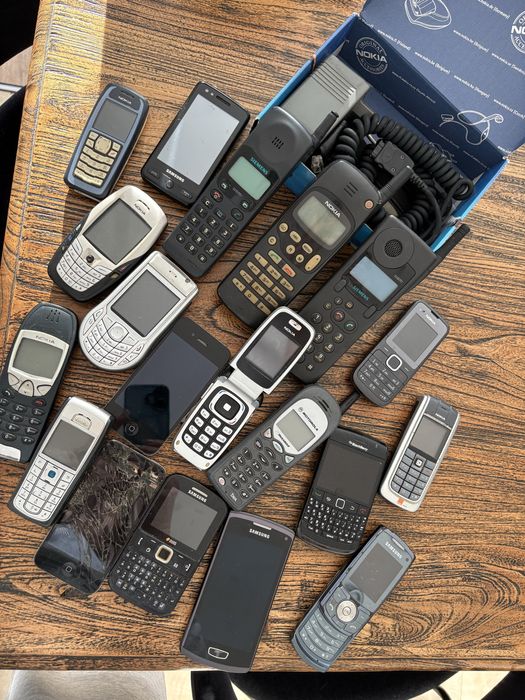 Telefony vintage Nokia Siemens Samsung Motorola BlackBerry IPhone