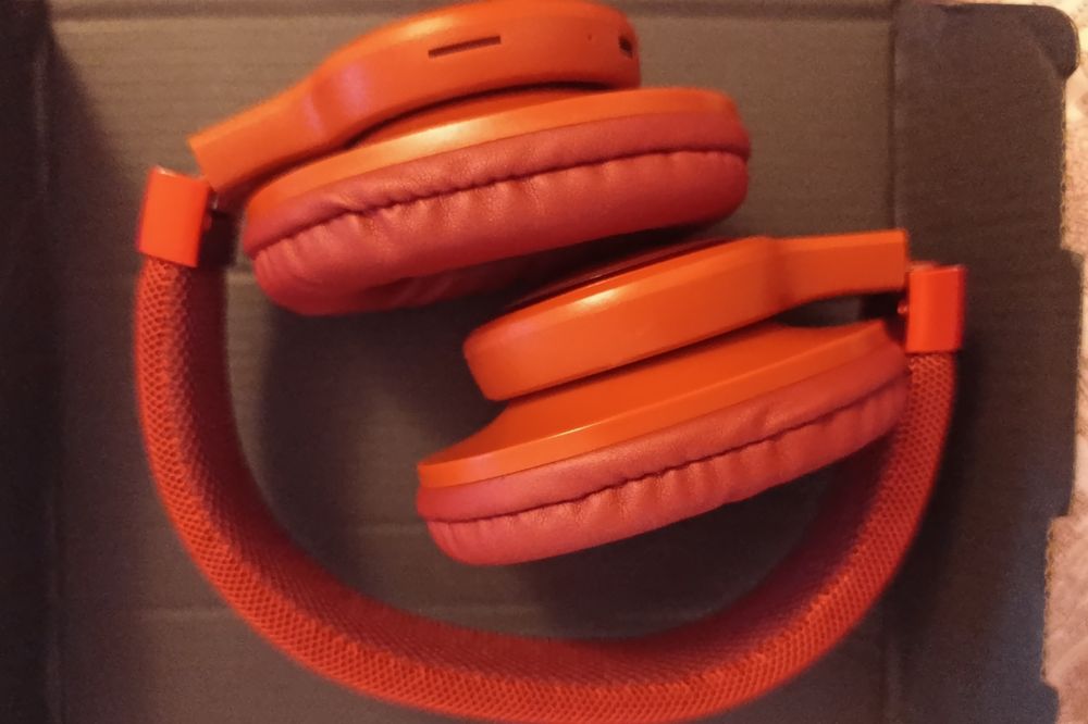 Fones JBL live 660NC