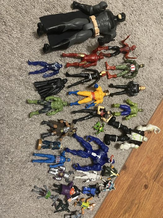 Іграшки тварини комахи звірі зміі динозаври