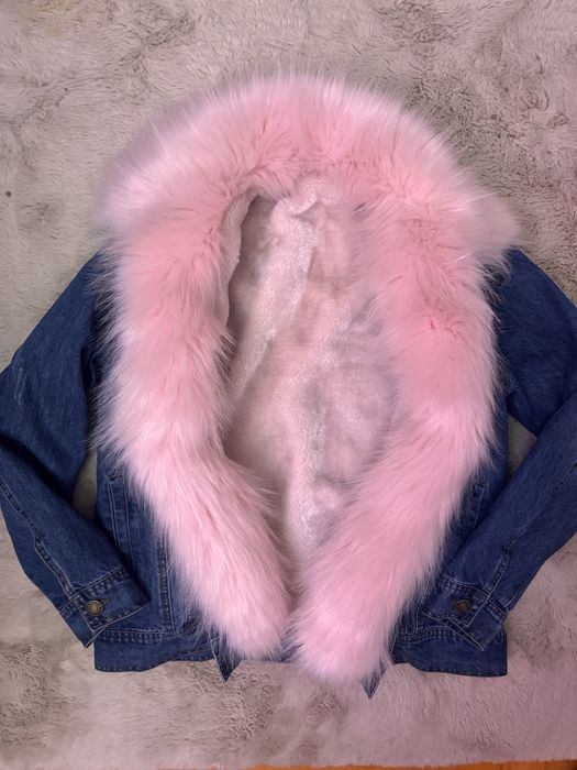 Jeansowa kurtka z odpinanym rozowym futerkiem i z cekinami S/M