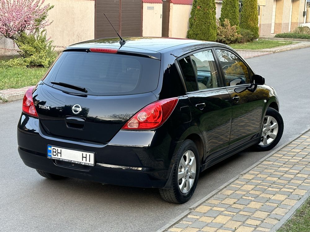 Продам машину Nissan Tiida