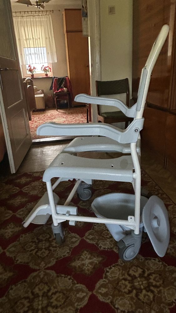 Wózek  prysznicowo toaletowy plus nocnik i taboret