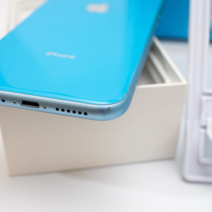 iPhone XR на 128 ГБ АКБ 100% айфон