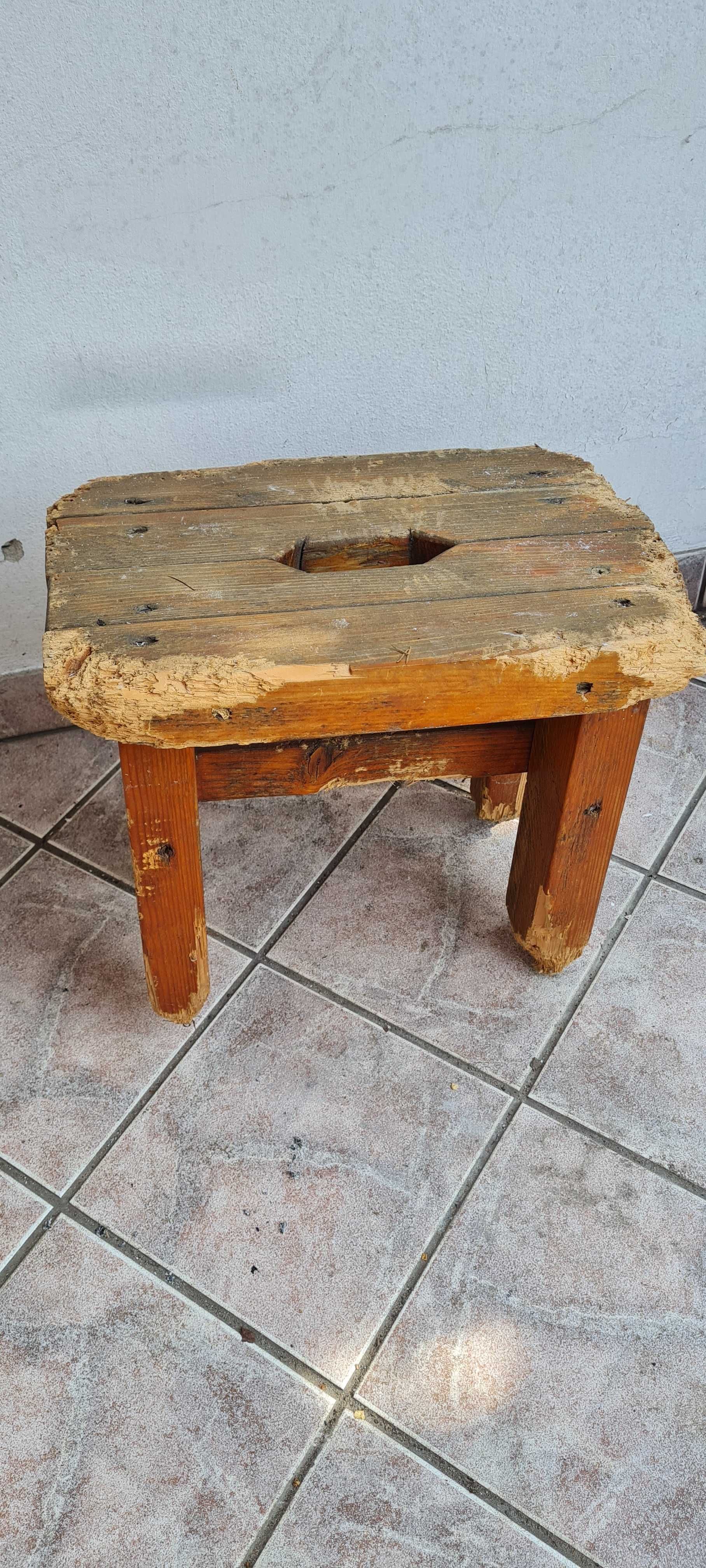 Stare krzesełko , taboret, ryczka, do ozdoby