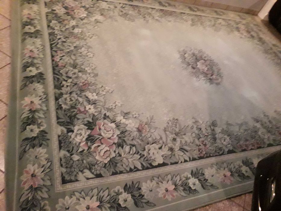 Zadbany dywan jak nowy 2,5m x 3,5m - mało używany : 1300 zł