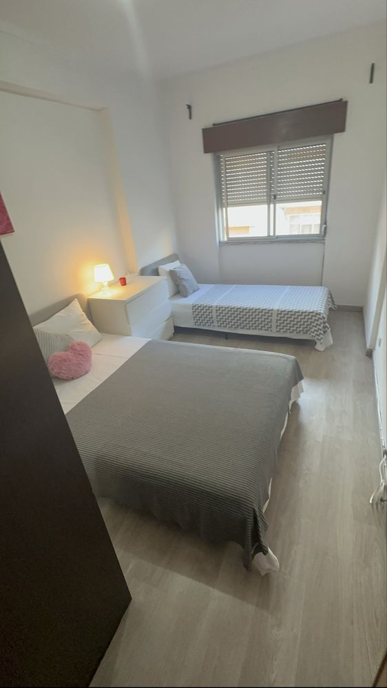 QUARTO no Barreiro cama casal + cama solteiro