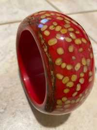 bransoleta - czerwona w nakrapiane plamki - wew.6,50 cm