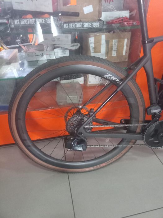 Cube Nuroad C:62 SLT Sram Force XPLR AXS Zipp 303s