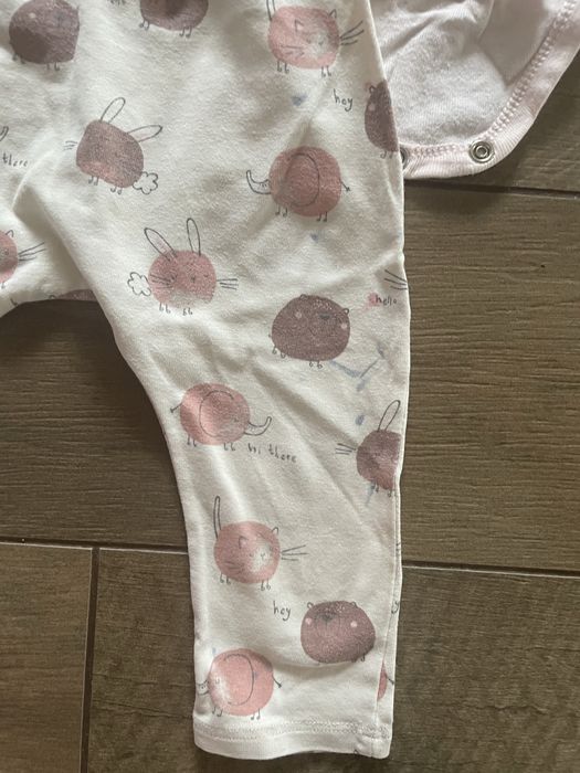 Отдам даром домашнюю одежду для девочки 6-9 мес.