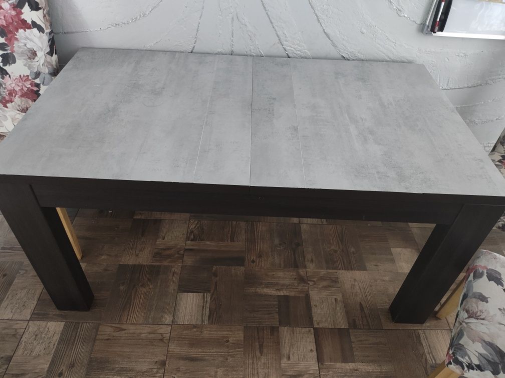Stòł 90 x160 rozkładany 90x200 plus 3 krzesła