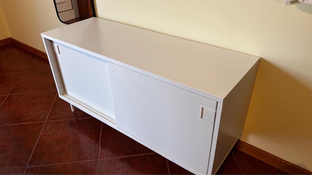 Movel TV/Sapateira Mackapar Ikea com portas de correr
