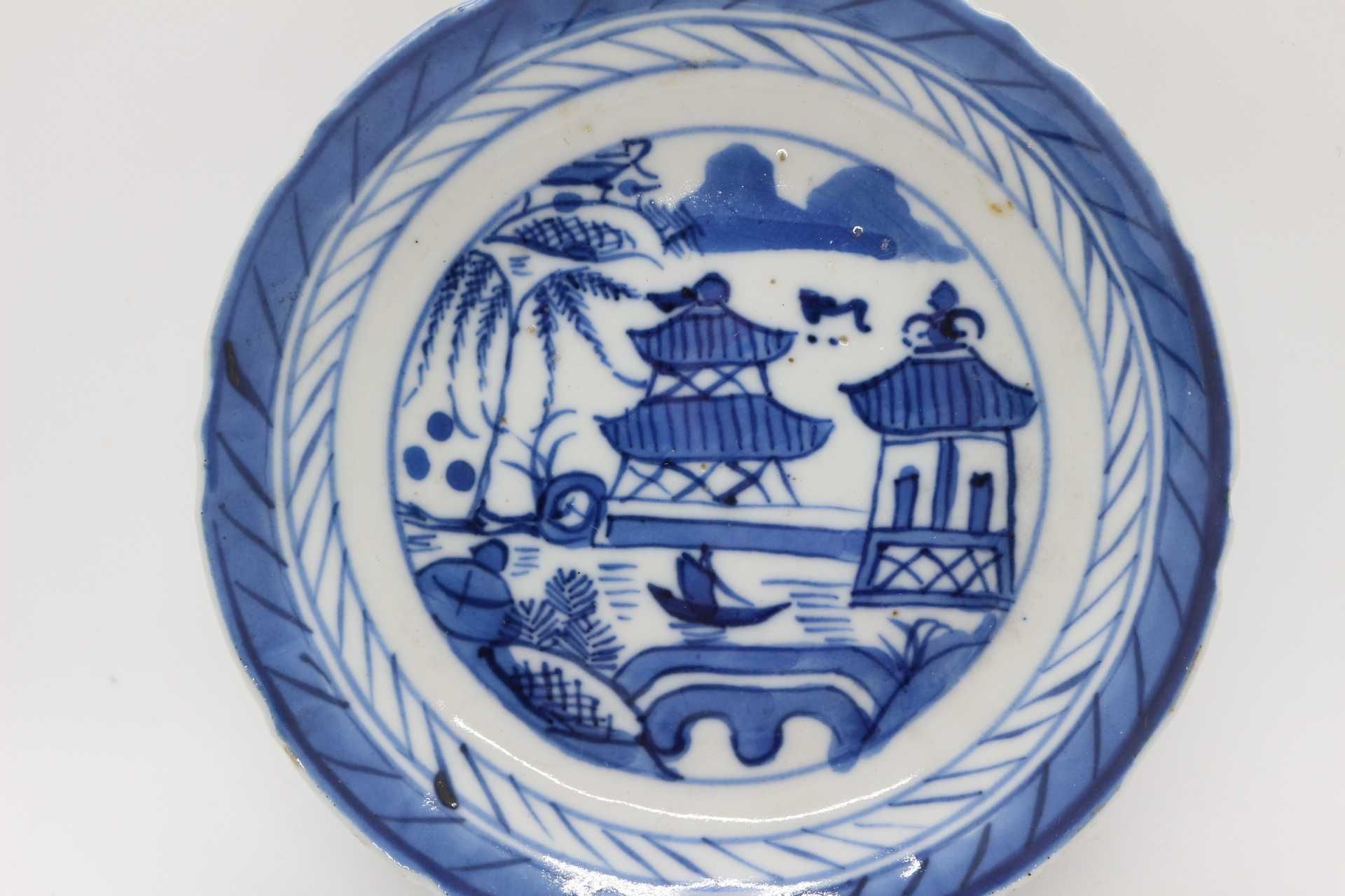 Prato recortado 14 cm em porcelana Chinesa Cantão XIX