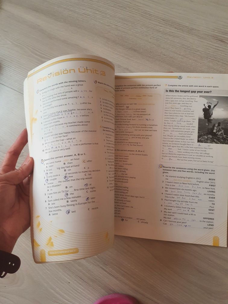 Gold experience B1+ Students' Book and Workbook