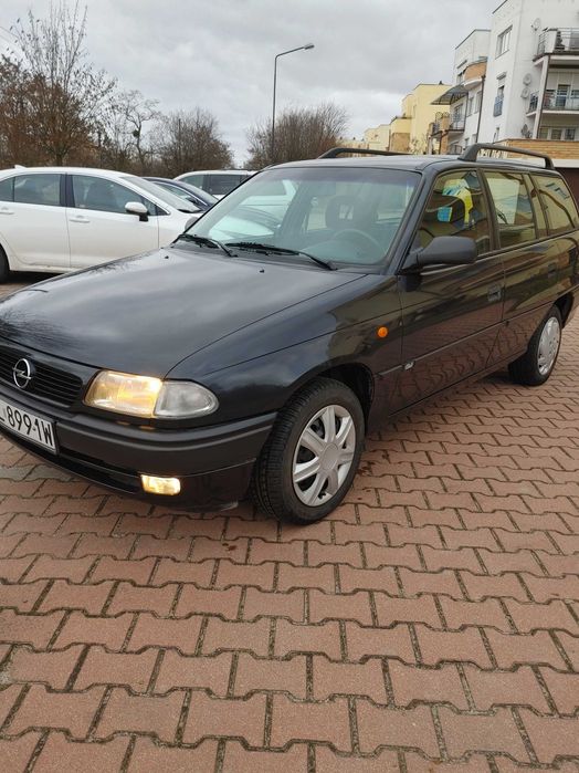 Opel astra kombi 1.6 ben 95rok stan bdb . długie opłaty do stycznia