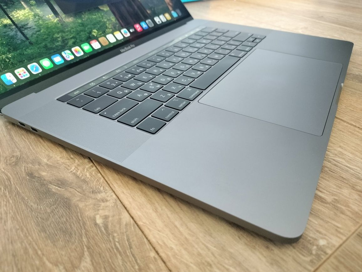 Apple MacBook Pro A1990 2018, i9-8950HK, 32/512, 4Gb Vega 20