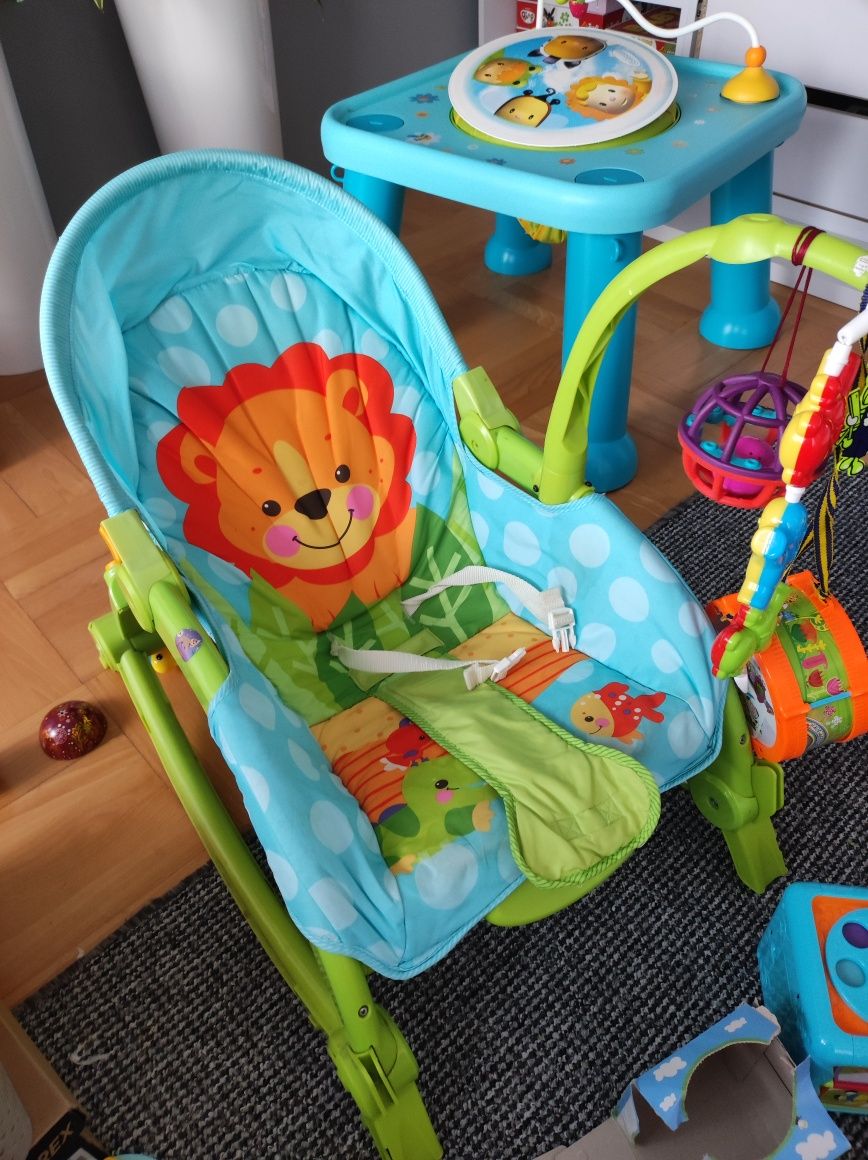 Stolik interaktywny i bujak dla niemowlaka