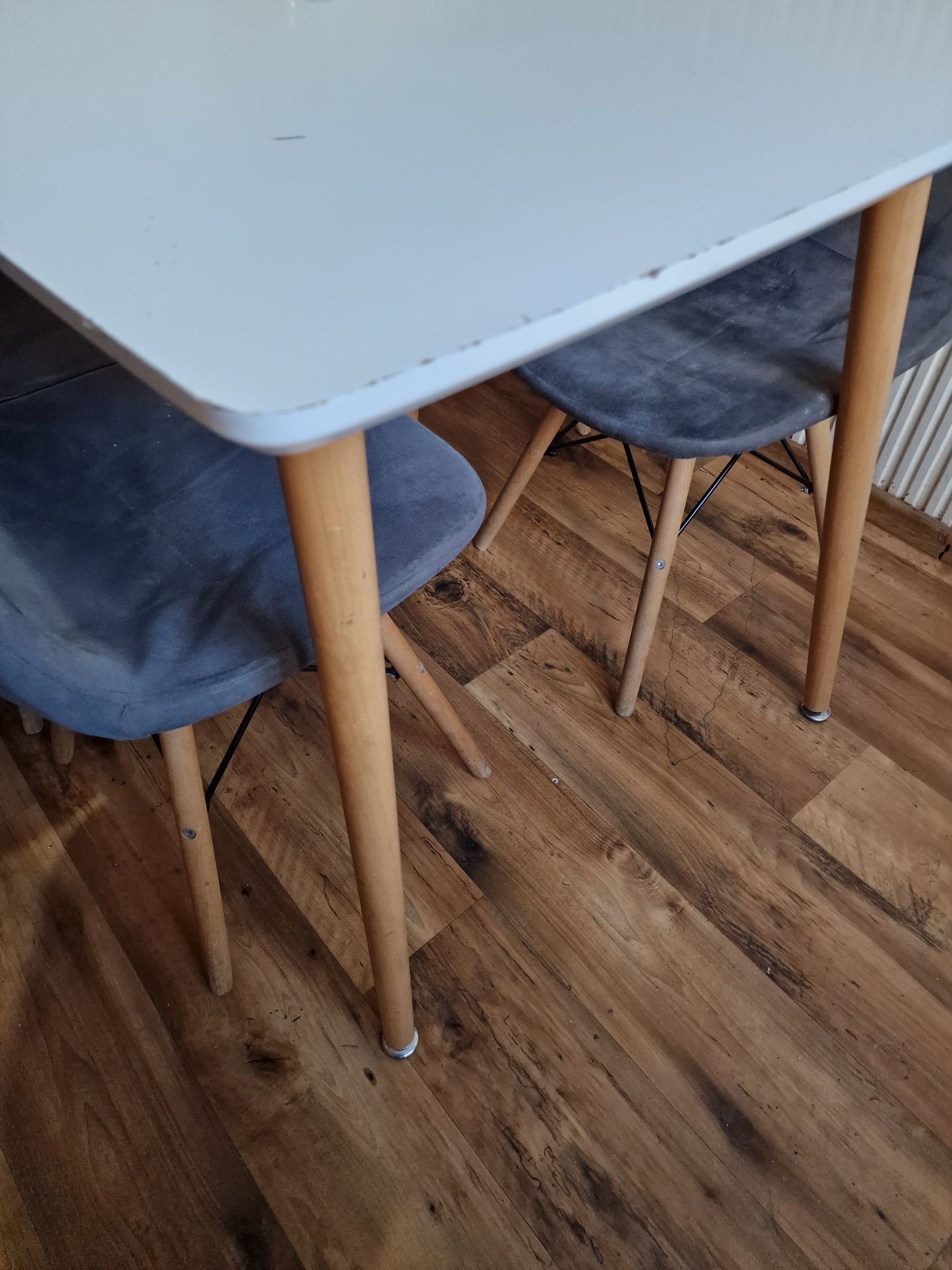Stół z krzesłami kuchenny komplet welurowe krzesła