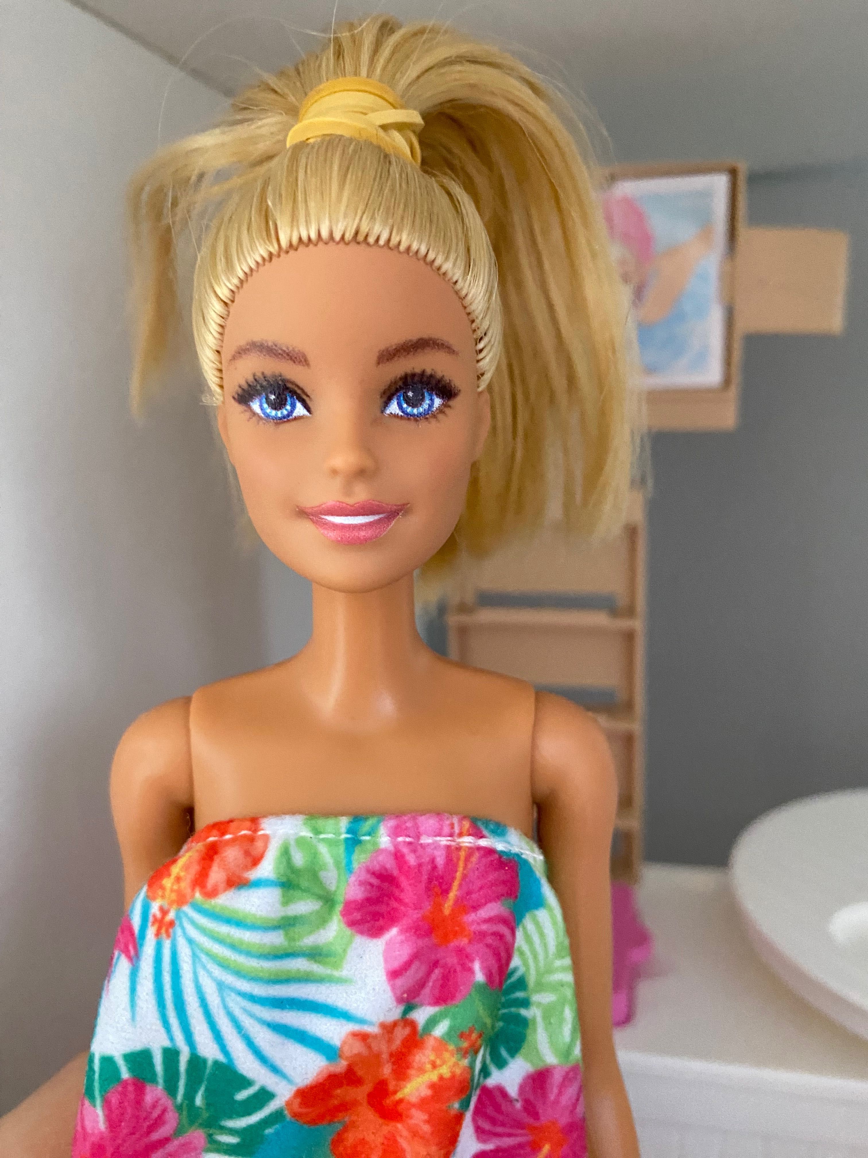 Zestaw Barbie lalka blondynka spa wanna łazienka przewijak  Mattel