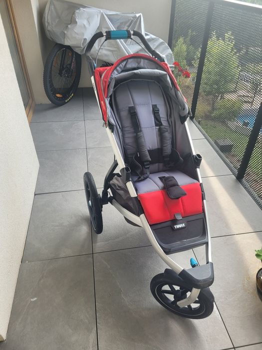 Wózek Thule Urban Glide 2: pałąk, ochrona na deszcz i śnieg,moskitiera