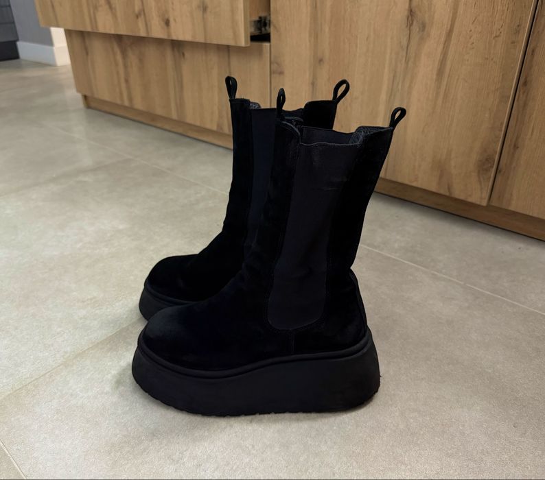 Ботінки в чорному кольорі