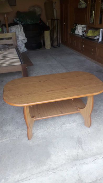 meble, drzwi, łóżko, stolik, żyrandol, obraz, stolik rtv, stary kufer